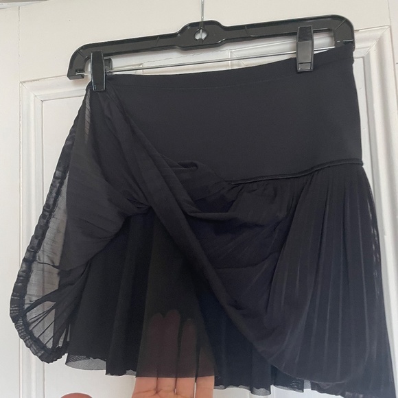 Athleta XXS Black Game Mesh Skort 13.5" (measures 14.5" top to bottom of mesh) - Picture 7 of 13